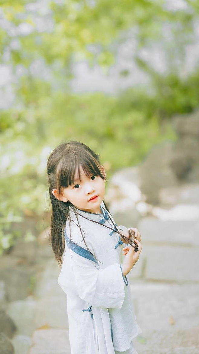 锦鲤逃荒：捡个权臣当夫君